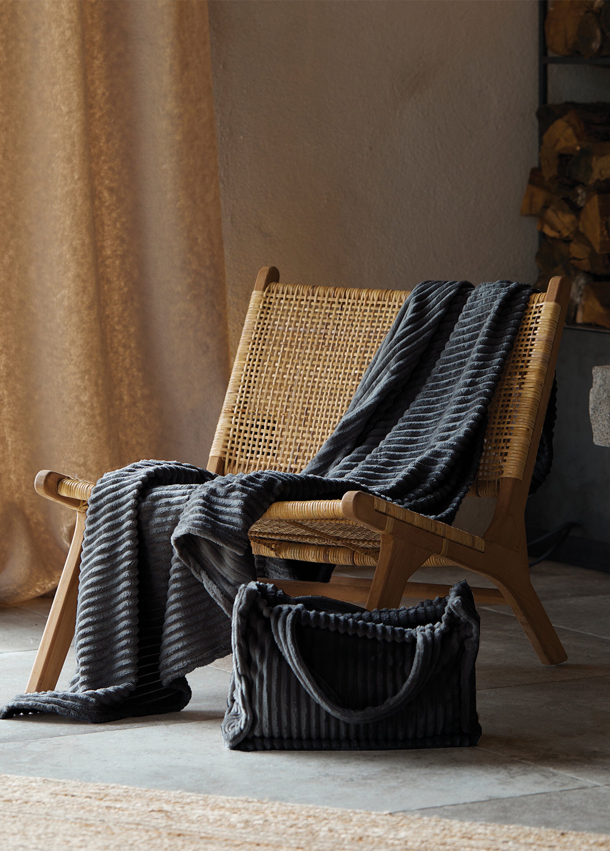 Plaid toucher peluche effet côtelé Gris RUPLAID SI1