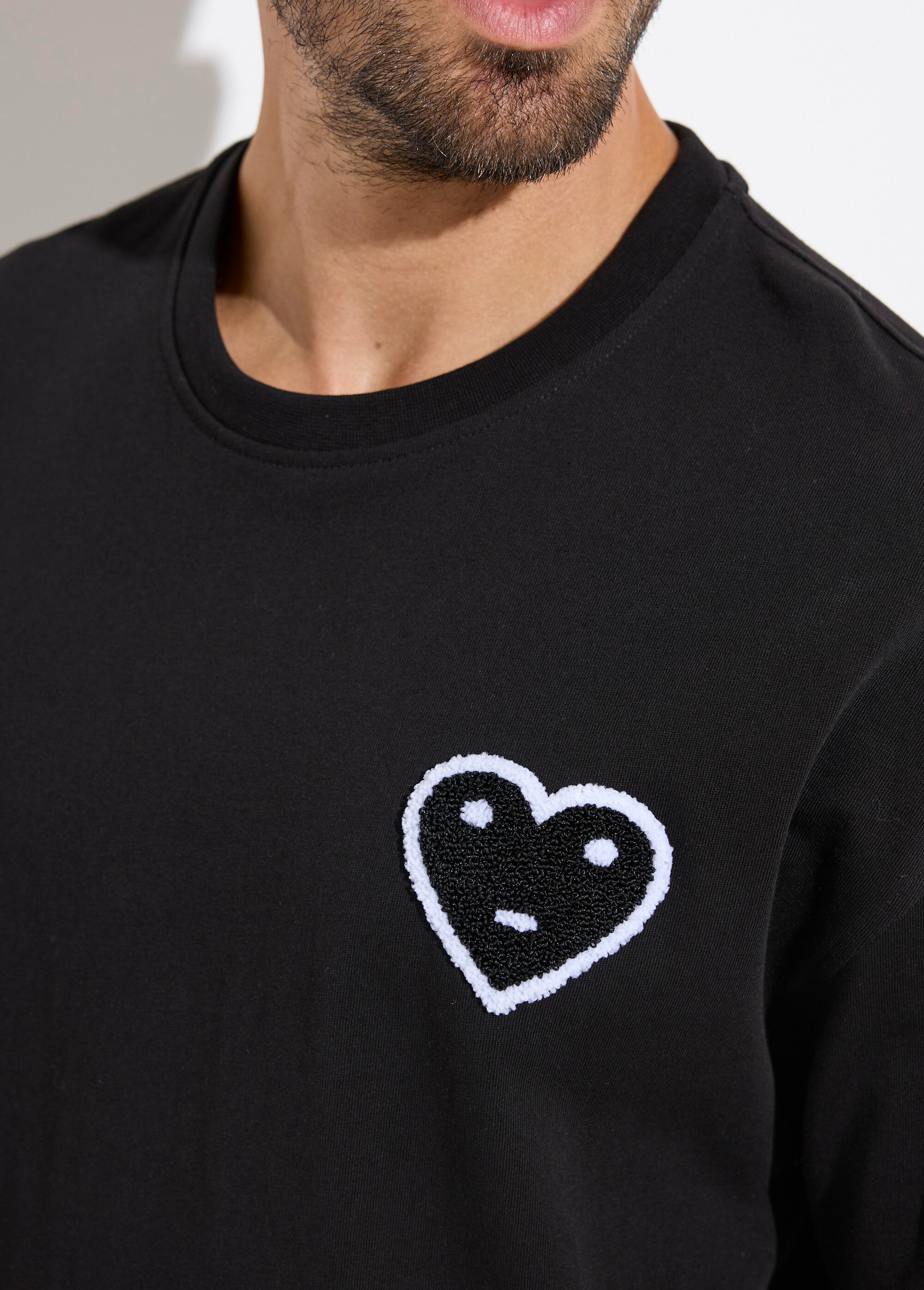 T-shirt épais détail coeur bouclette