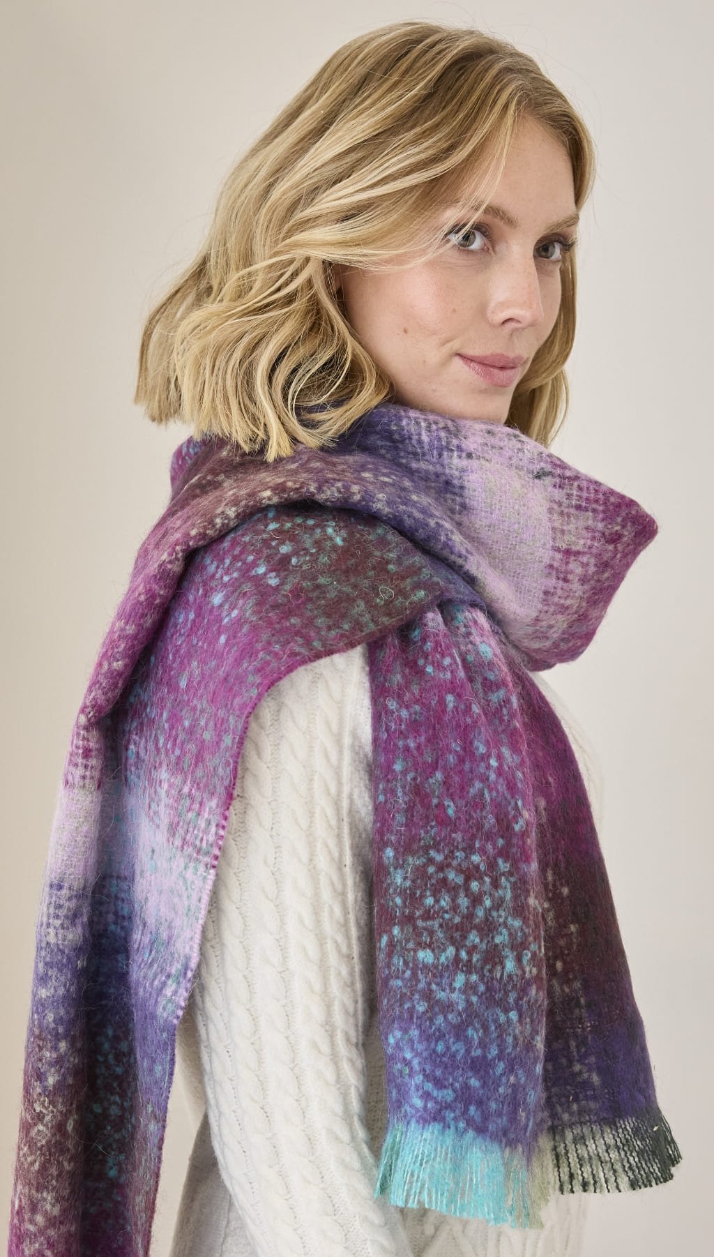 Écharpe frangée multicolore avec mohair