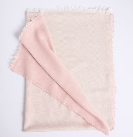 Foulard ou étole bicolore pastel irisé frangé