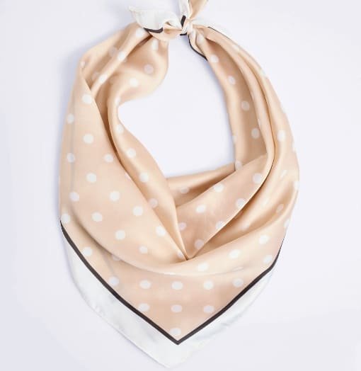 Foulard carré à pois, en satin